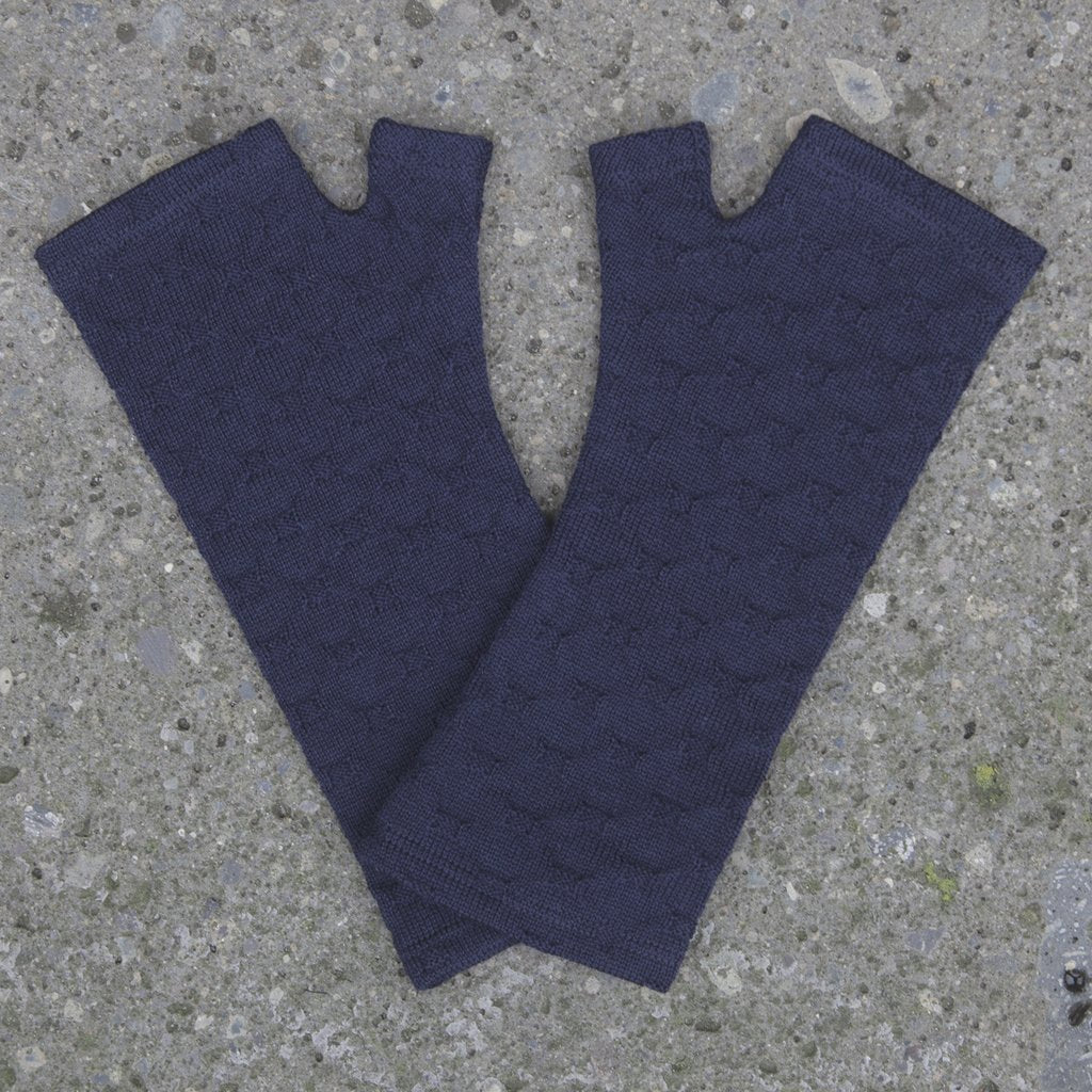 kate watts 2018 Ink textured knit merino fingerless gloves