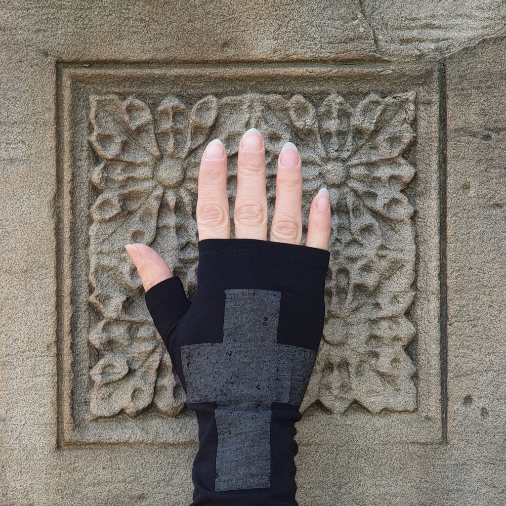 Women’s black winter fine merinp wool fingerless mittens, in a grunge style cross print, perfect for cold weather. Dunedin made Evening arm warmers.