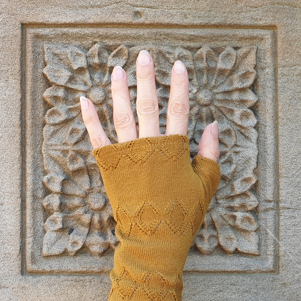 Mustard marquise knit merino fingerless gloves
