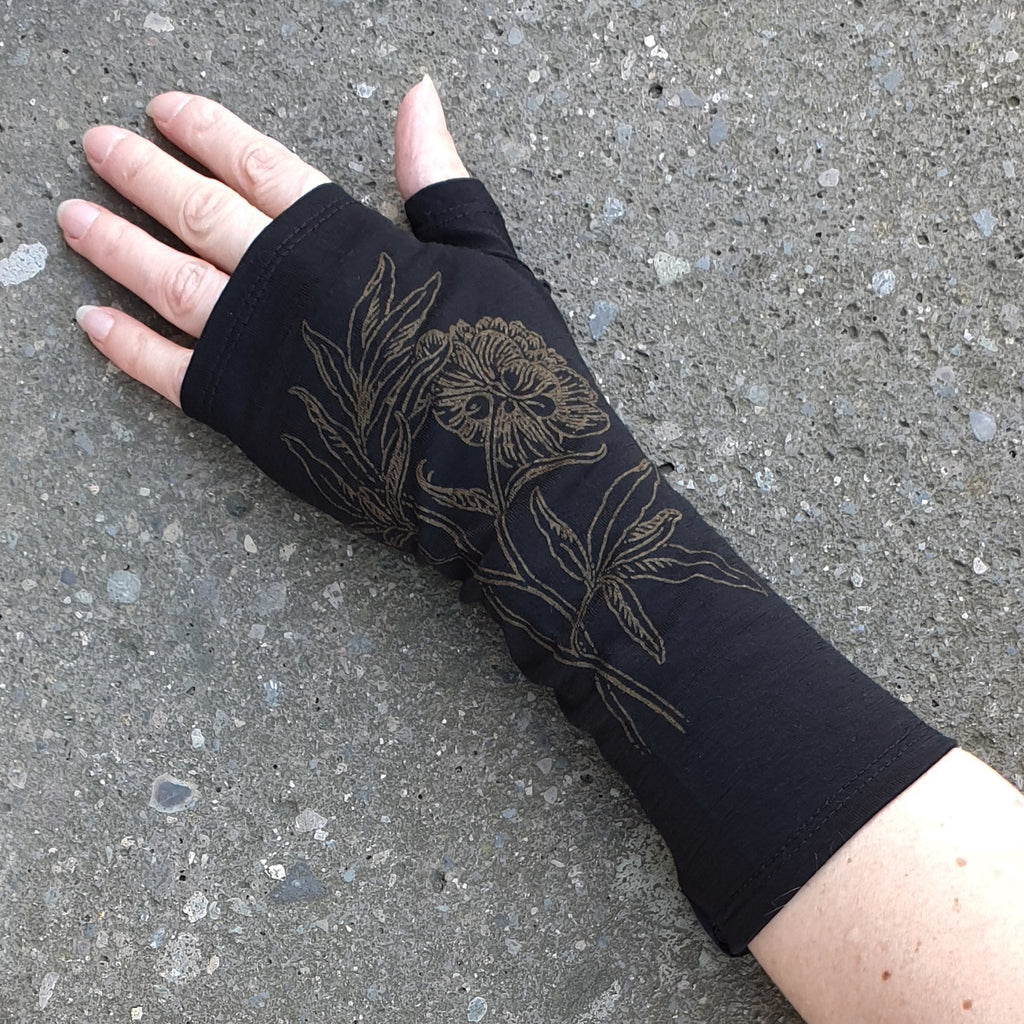 Black peony printed merino fingerless gloves