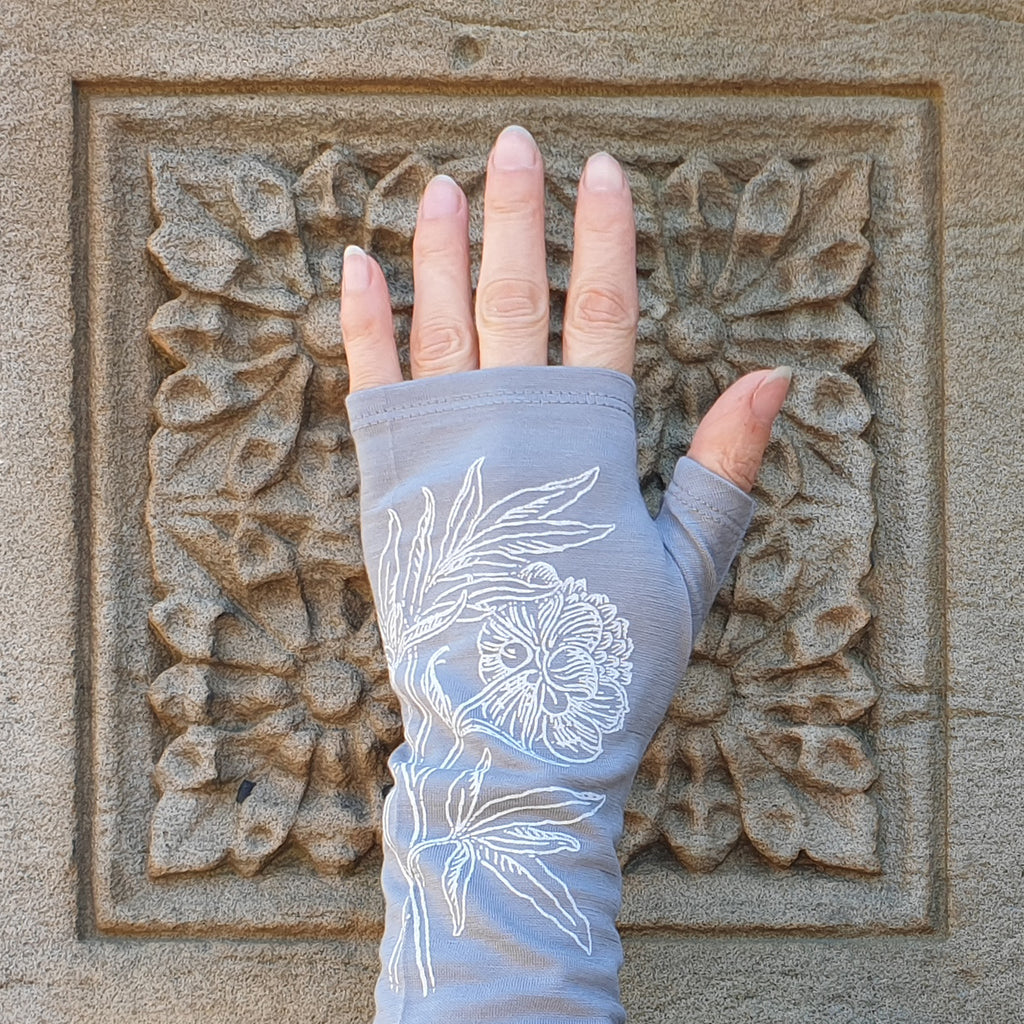 Silver peony printed merino fingerless gloves