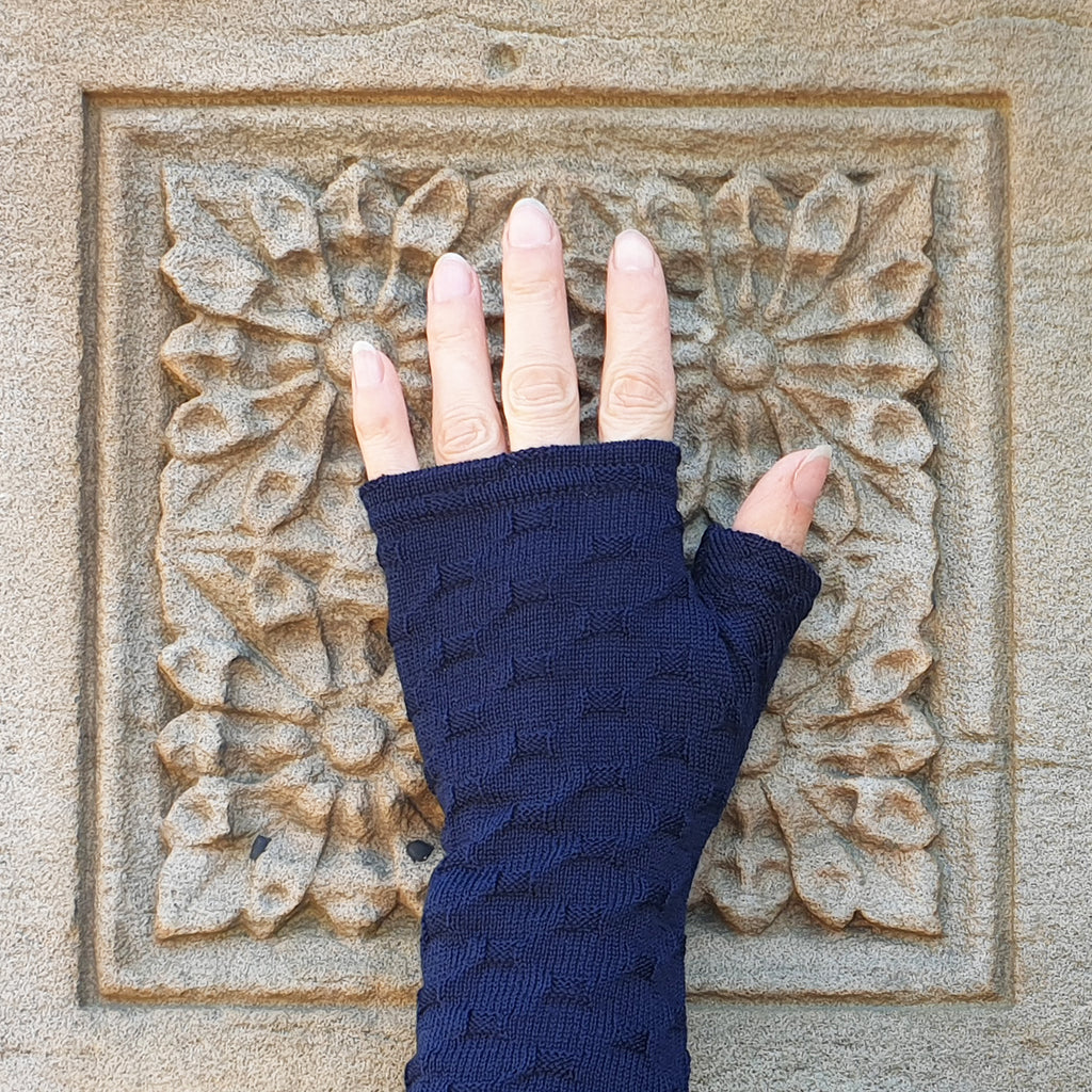 Ink textured knit merino fingerless gloves