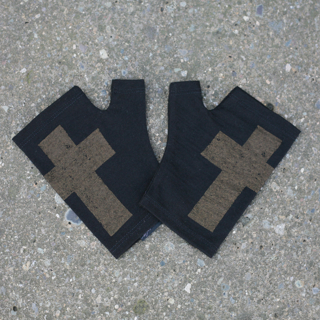 Black hobo length cross printed merino fingerless gloves