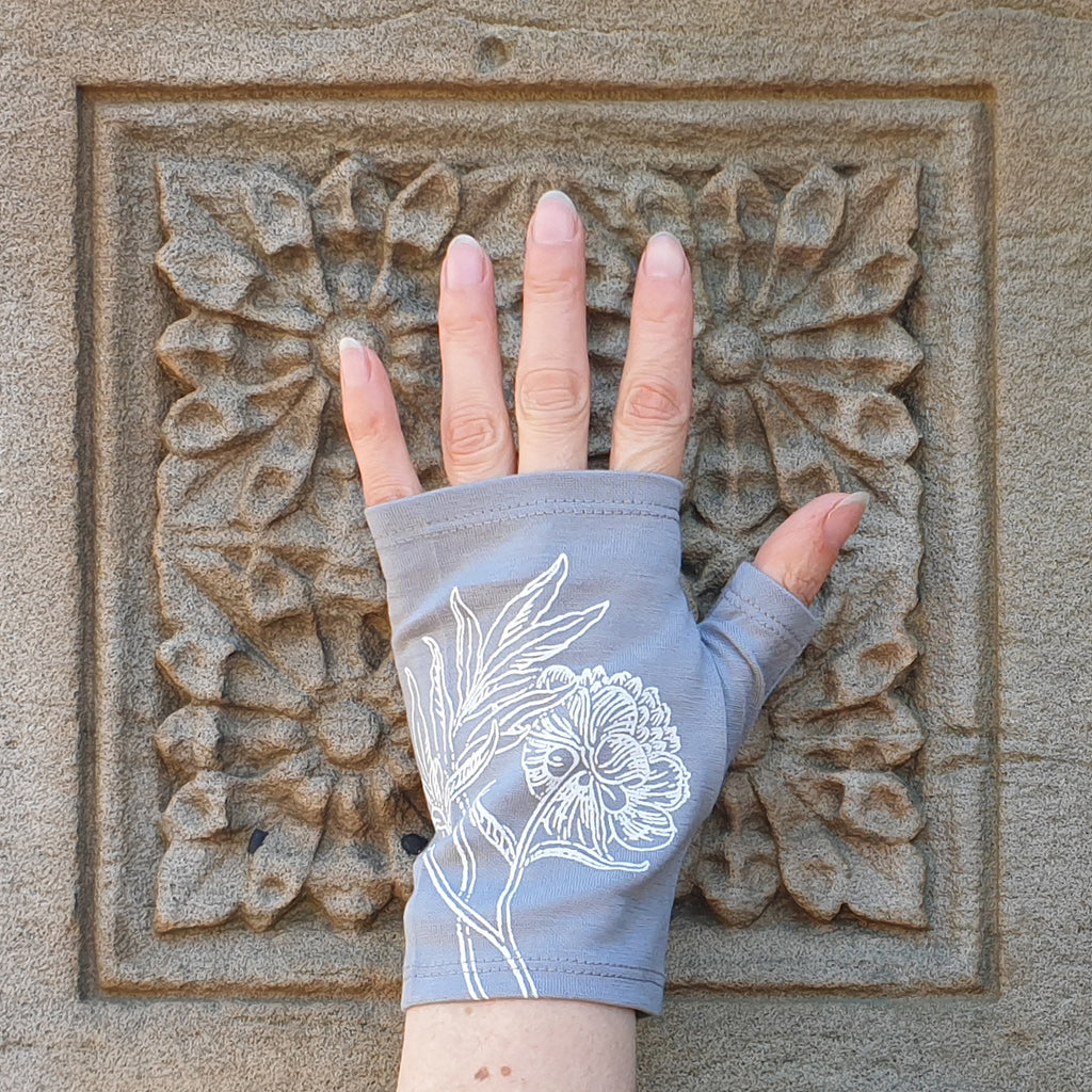 Silver hobo length peony print merino fingerless gloves