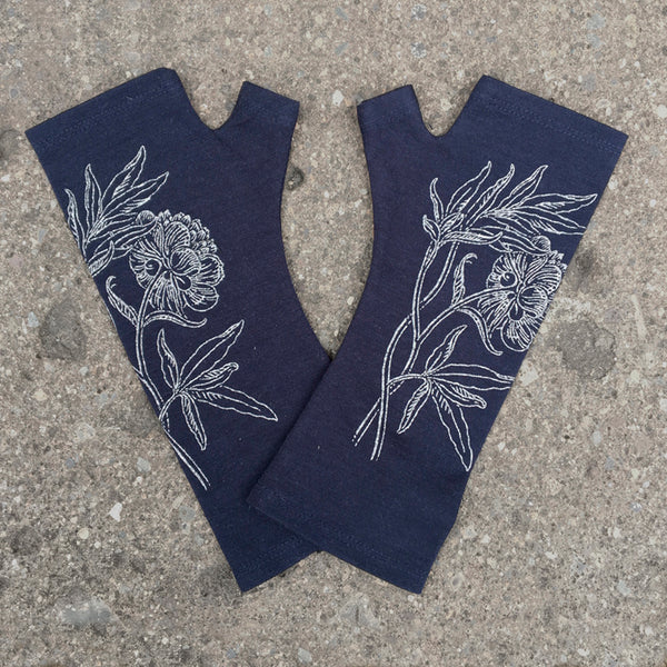 Ink peony printed merino fingerless gloves